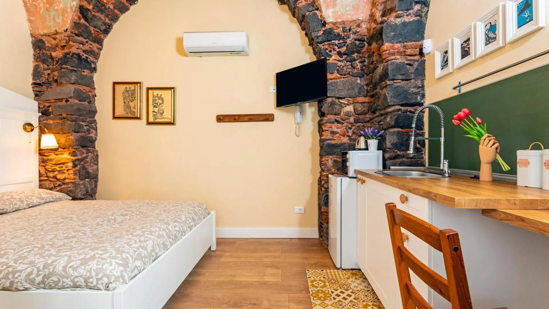 Casa Nire - City Center Catania Apartment